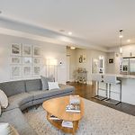 Beautiful Condo In The Middle Of Andersonville