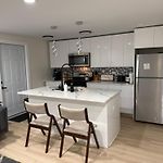 Bright Modern 2Br, Close To Downtown
