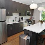 Chic Little Italy 4Br Stay With Optional Parking