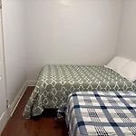 Spacious Apt 4 Queen Beds Free Parking