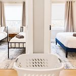 Rooftop Reverie Prime Location - Modern-Sleeps 6