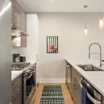 The Suite Spot Eclectic • Modern • Sleeps 6