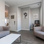 Double Play Wrigley - Prime Location Across From Wrigley Field & Transit - 2Br Apts