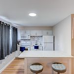 Luxury King Bed • Remodeled Safe Chicago Condo