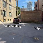 City Villa Sleeps 10-20 Free Tv & Parking