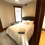 Classic Chicago Upstairs Apt Private Balcony