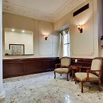 Dewitt Hotel And Suites