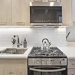 Sophisticated Studio Apartment With Modern Kitchen - Oakdale Od2 Rep