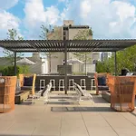 Level Chicago - Old Town