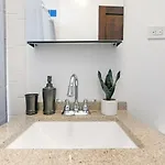 Captivating 1br With Full Kitchen - Belmont I4 Apartment *