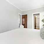 Captivating 1br With Full Kitchen - Belmont I4 *