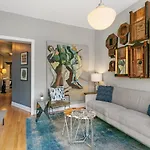 Stylish 2br Pad With Up-to-date Comforts - Halsted Rep