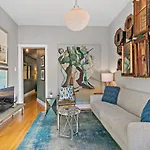 Stylish 2br Pad With Up-to-date Comforts - Halsted Rep Chicago