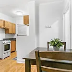 Conveniently Located 1br - Marshfield E2