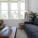 Frontdesk Updated 2 Bedroom Apt With Full Kitchen