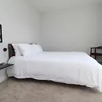 Frontdesk Updated 2 Bedroom Apt With Full Kitchen