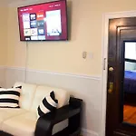 Cozy Studio Near Wrigley Field And Boystown