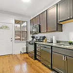 Indulging 2br In Festive Boystown - Buckingham 1 *