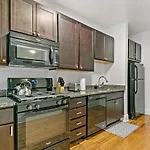 Indulging 2br In Festive Boystown - Buckingham 1 Apartment