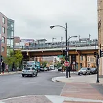 1-Bedroom Cozy & Modish Apt - Marshfield W2 Rep