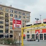 1-Bedroom Cozy & Modish Apt - Marshfield W2 Rep