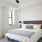 The Leavitt Street Inn & Tavern