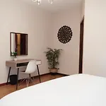 2br Airy & Tidy With Free Covered Parking - Modern Apartment *