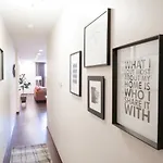 2br Airy & Tidy With Free Covered Parking - Modern * Chicago