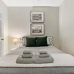 Apartment Feel The Vibe 2br Designer - Halsted 3d