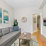 Feel The Vibe 2br Designer - Halsted 3d Apartment Chicago