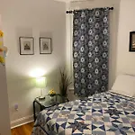 Hollywood Llc Homestay Chicago