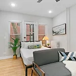 Chic & Updated Studio Apt In East Lakeview - Barry S1