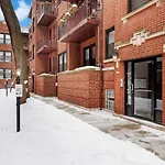Chic & Updated Studio Apt In East Lakeview - Barry S1