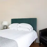 Frontdesk Classic 1 Bedroom Apt In Ravenswood