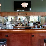 The Leavitt Street Inn & Tavern