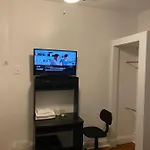 Hollywood Llc Homestay Chicago