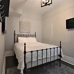 Penthouse Level, Stunning Wrigley Apartment *