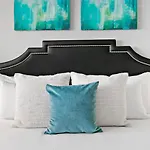 Stunning 1Br Apartment At Center Of Lakeview - Oakdale 211