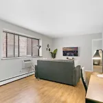 Stunning 1Br Apartment At Center Of Lakeview - Oakdale 211