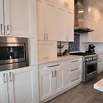 Penthouse Level, Stunning Wrigley Stay