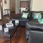 Clean, Spacious, Inexpensive Queen Br Chicago