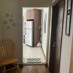Clean, Spacious, Inexpensive Queen Br Guest house Chicago