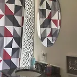 Clean, Spacious, Inexpensive Queen Br Chicago