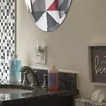 Clean, Spacious, Inexpensive Queen Br Guest house *