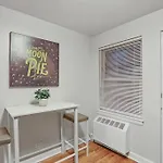 Charming 1Br Apt With Spacious Living Room - Foster 1S