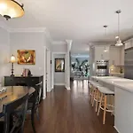 Luxe 5Br 5Ba Single-Family Home With Free Parking & Pet Friendly!