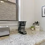 Complete 1Br Apartment Near Attractions - Belmont C1