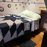 Hollywood Llc Homestay *