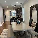 Apartment Trendy West Town Flat - 2 Bed / 1.5 Bath W Parking