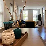 Apartment Trendy West Town Flat - 2 Bed / 1.5 Bath W Parking *